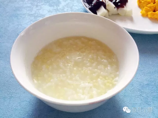 大米小米粥+藍莓山藥條+美式炒蛋的做法 步骤2