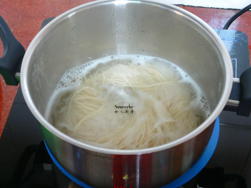 魚湯麪的做法 步骤2
