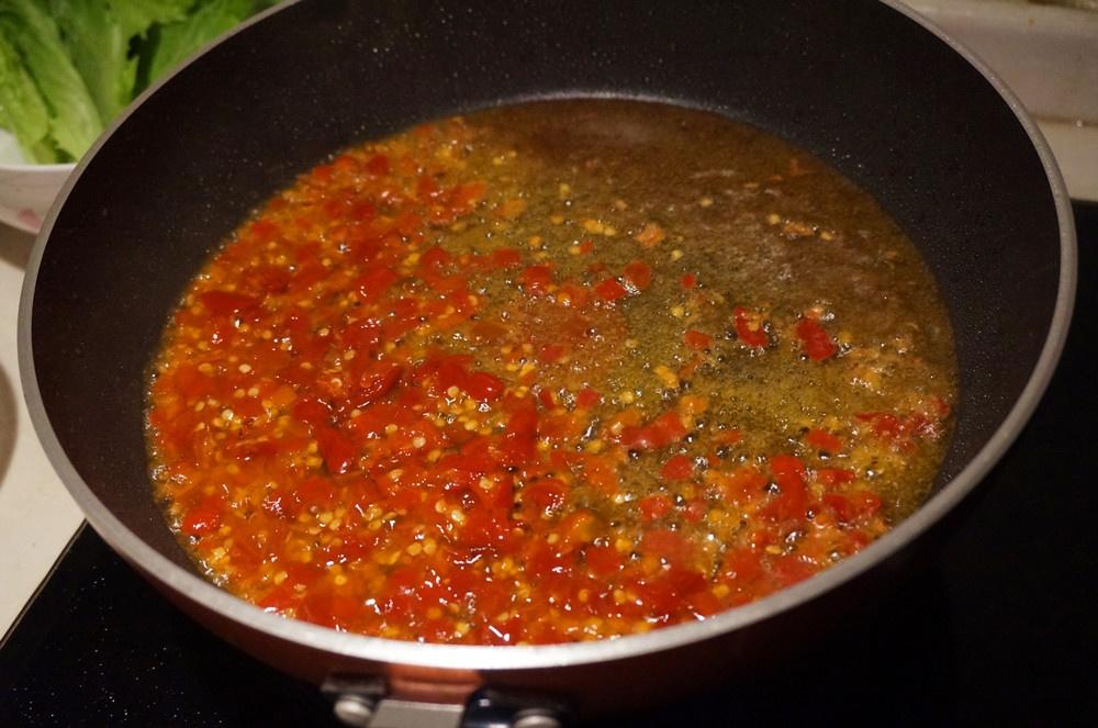 家常菜剁椒炒血旺的做法 步骤2