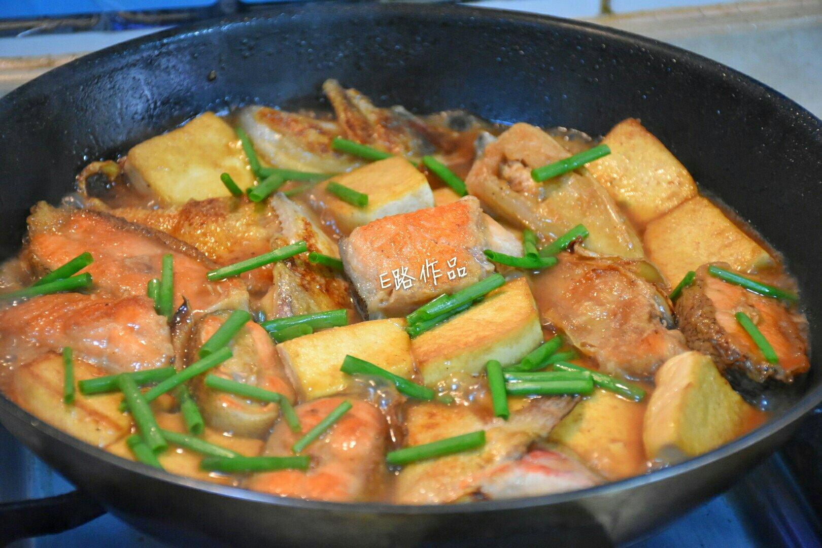 三文魚燒豆腐的做法 步骤6