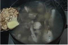 玉竹沙蔘煲老鴨的做法 步骤2
