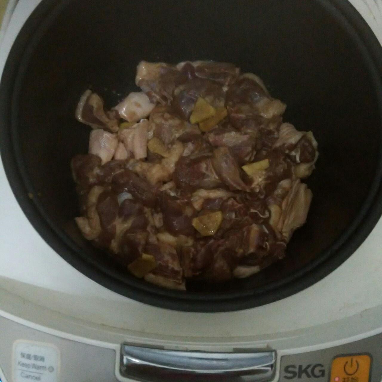 [獨家密制]電飯煲鴨肉飯，令人回味的私房菜譜美食的做法 步骤2