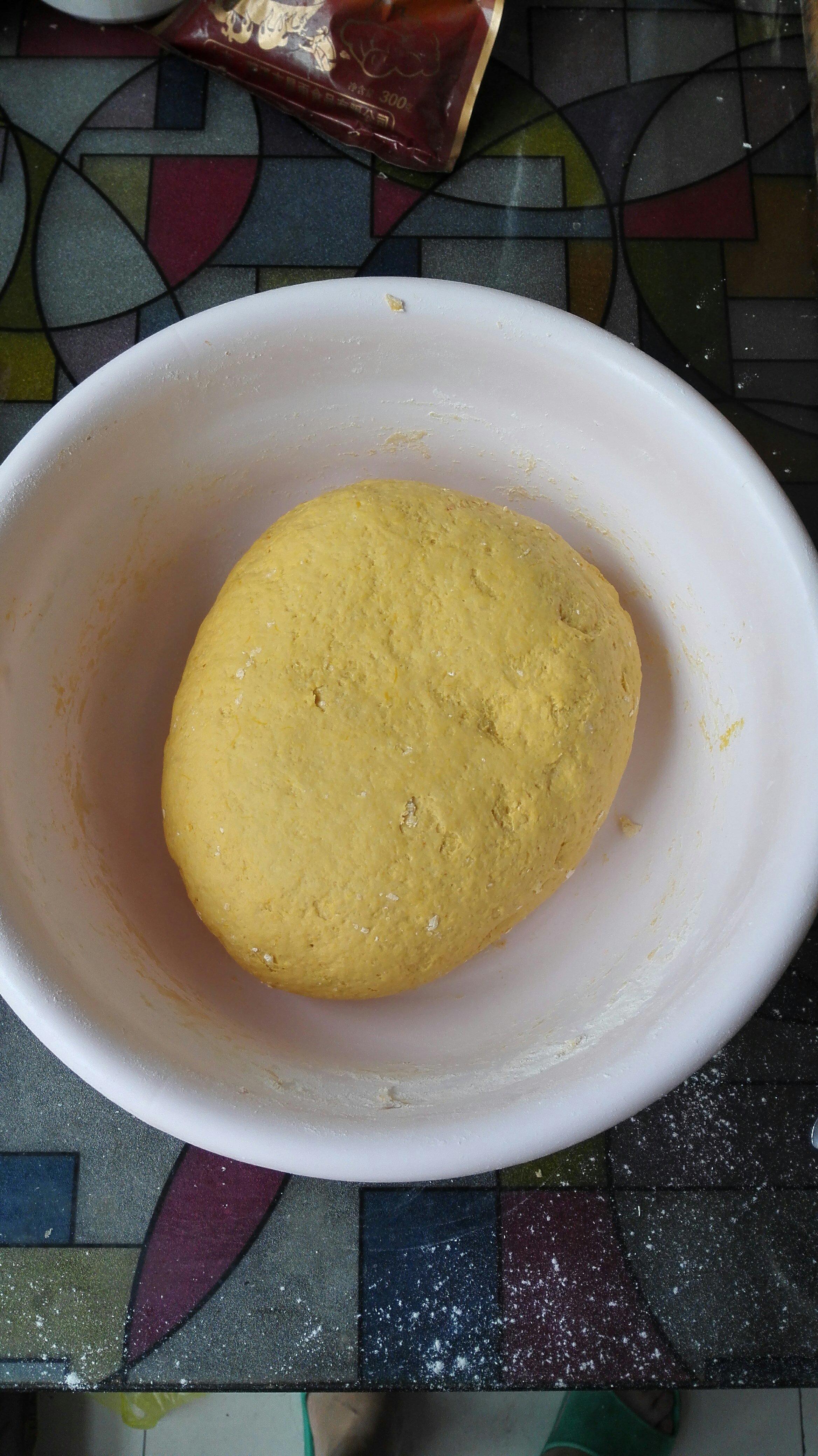 甜絲絲的黃金南瓜大饅頭的做法 步骤1
