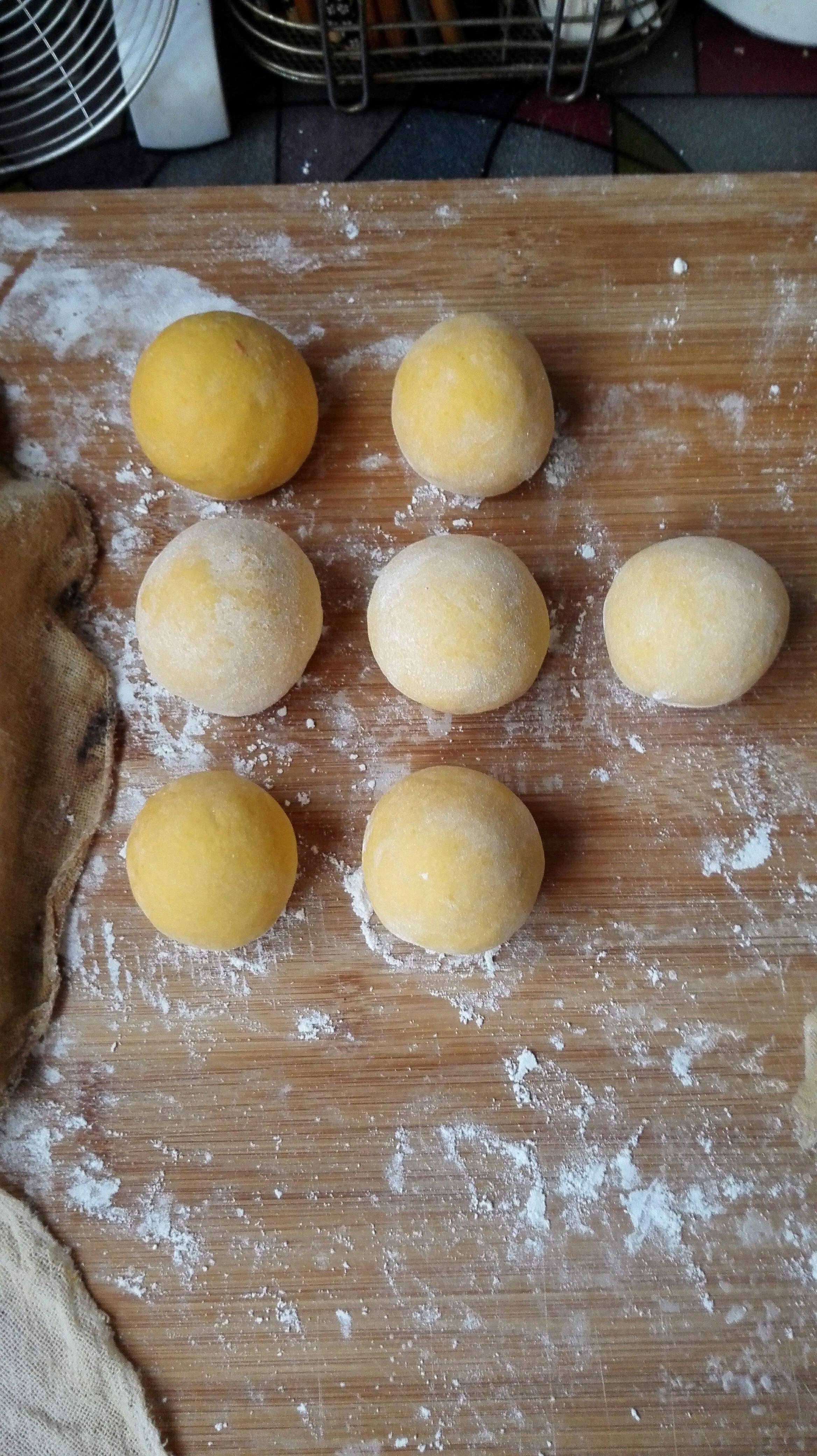 甜絲絲的黃金南瓜大饅頭的做法 步骤6