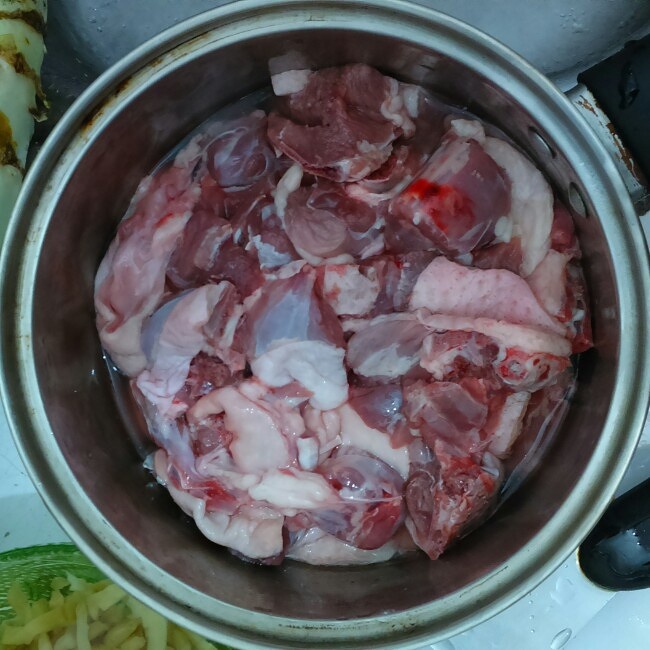 黃花菜乾燜鴨肉的做法 步骤1
