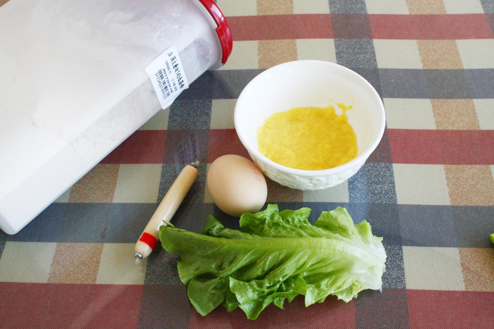 寶寶輔食：鱈魚腸玉米蛋黃小貼餅的做法 步骤1