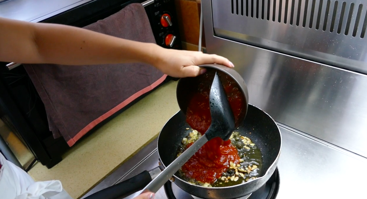 CookWithIvy---吞拿意大利麪(Spaghetti Puttanesca)的做法 步骤5