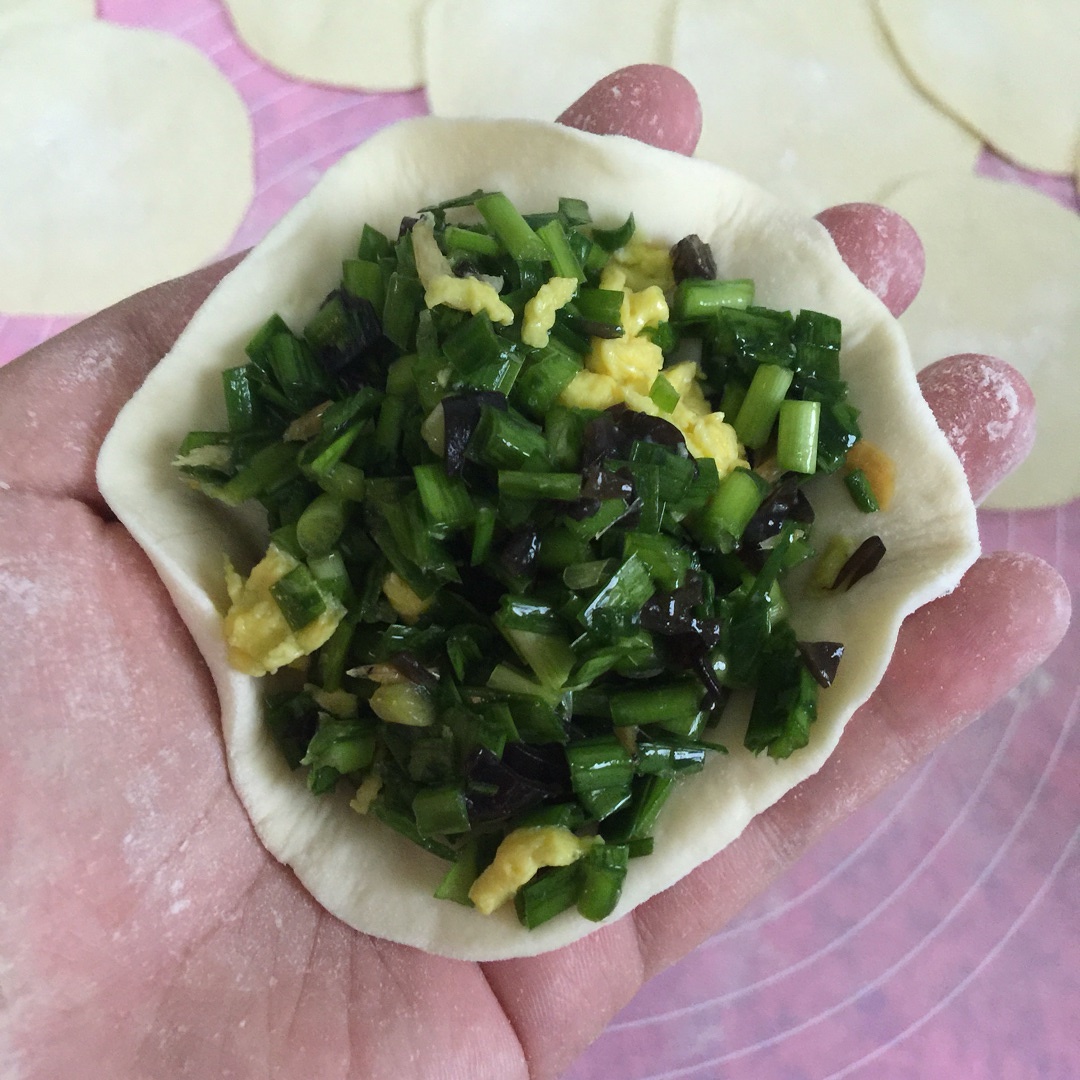 韭菜雞蛋木耳海米包子的做法 步骤3