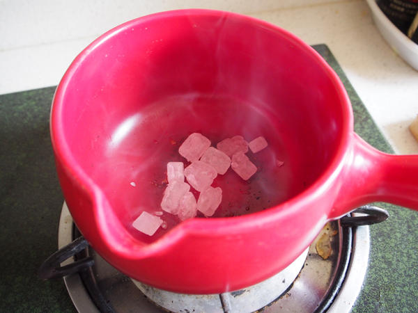 自制焦糖奶茶的做法 步骤1
