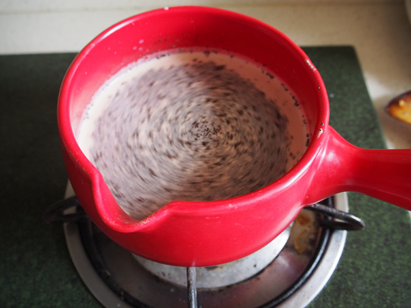自制焦糖奶茶的做法 步骤4