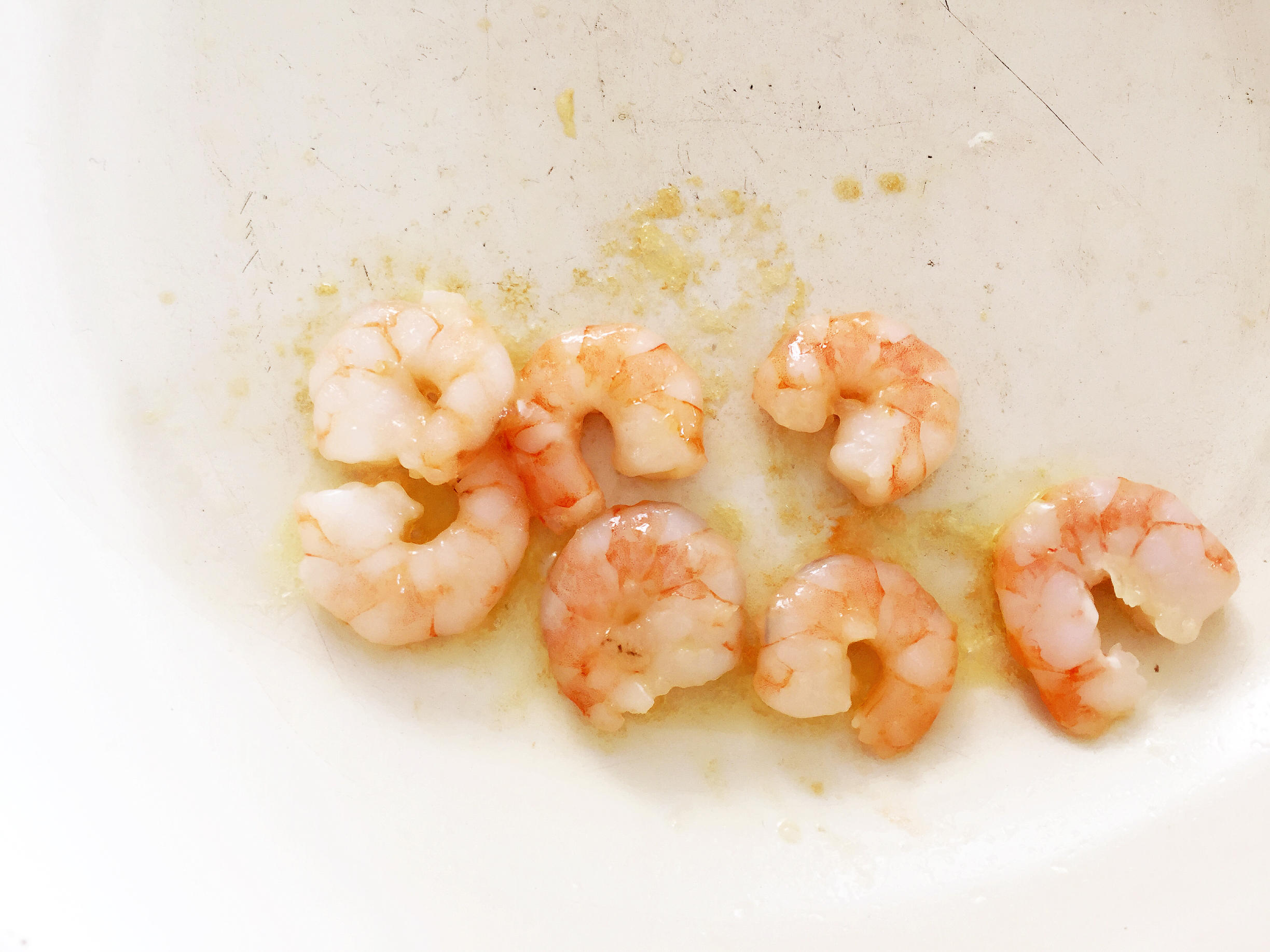 寶寶輔食：彩蔬蝦仁蒸玉米撻—讓寶寶直接端著玉米小碗開動吧！的做法 步骤5