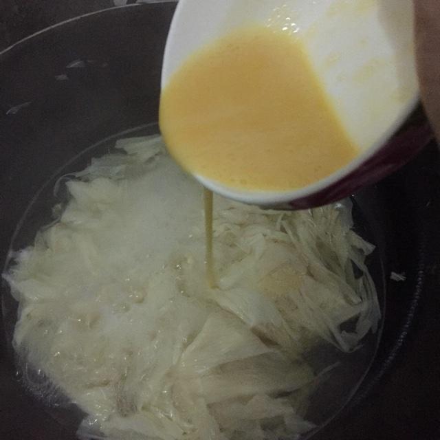 支竹蛋花糖水的做法 步骤3