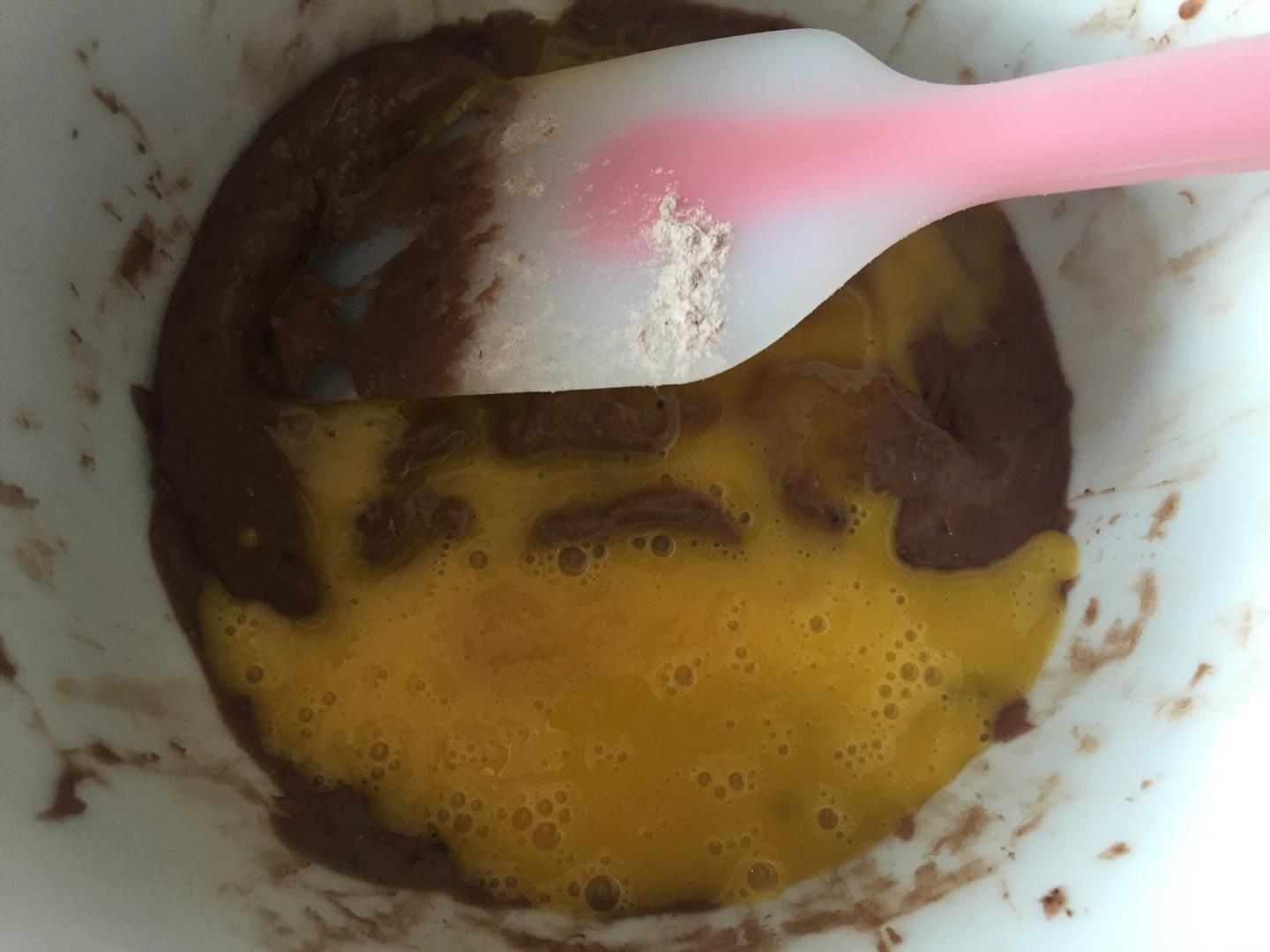 蒸巧克力香蕉蛋糕（6寸蛋糕材料）的做法 步骤5