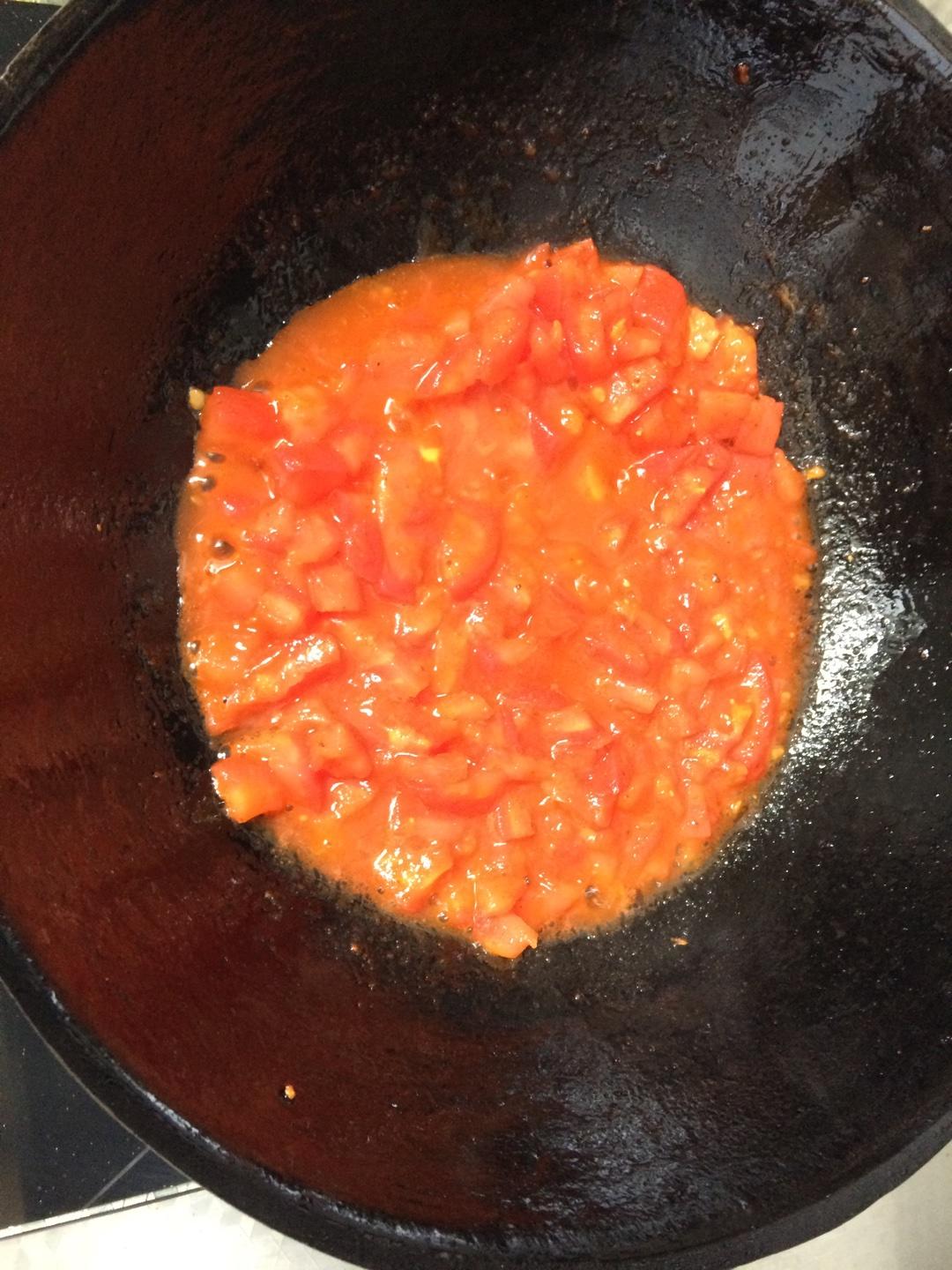 番茄辣腸燴飯的做法 步骤3