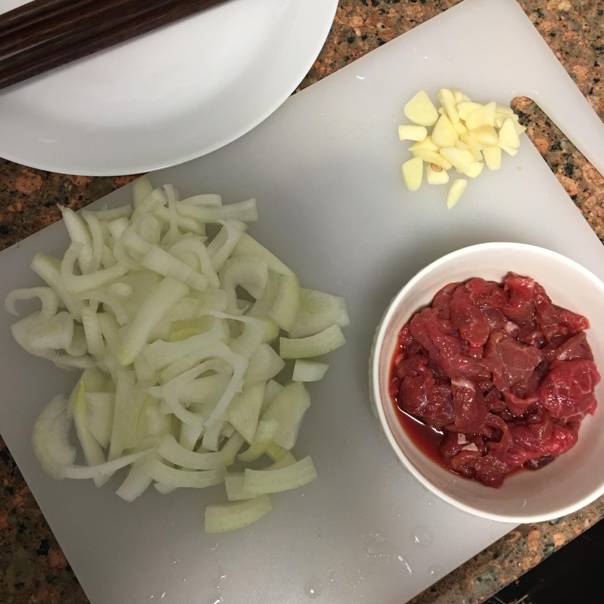 孜然洋蔥牛肉飯的做法 步骤1