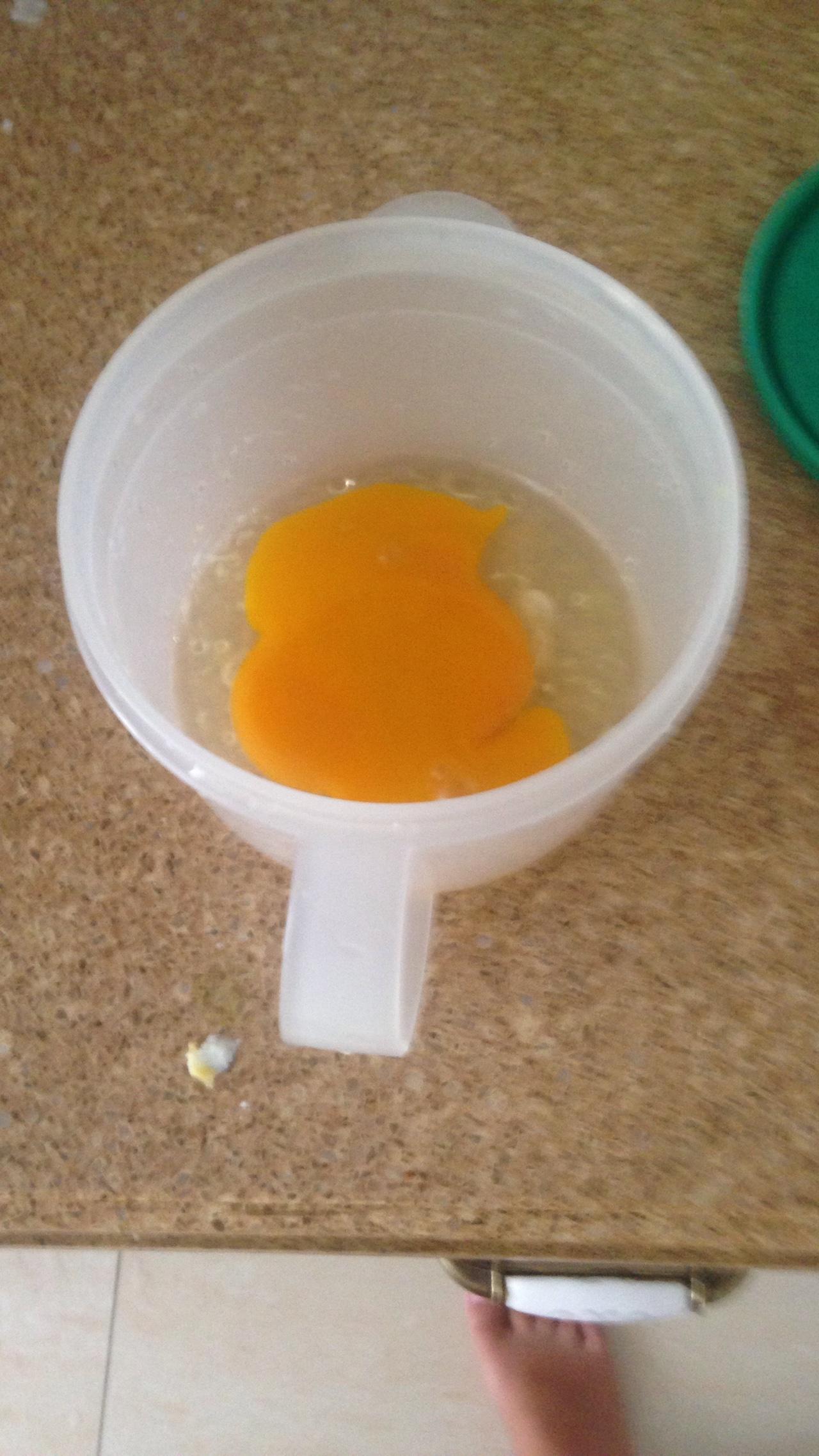 超簡單微波爐蒸雞蛋的做法 步骤1