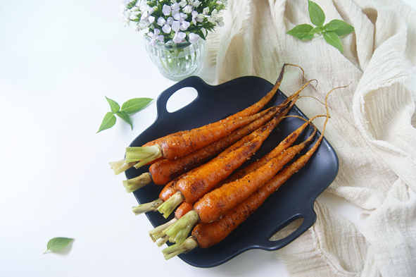 胡蘿蔔最高逼格的吃法【九層塔香煎MiNi胡蘿蔔】的做法 步骤11