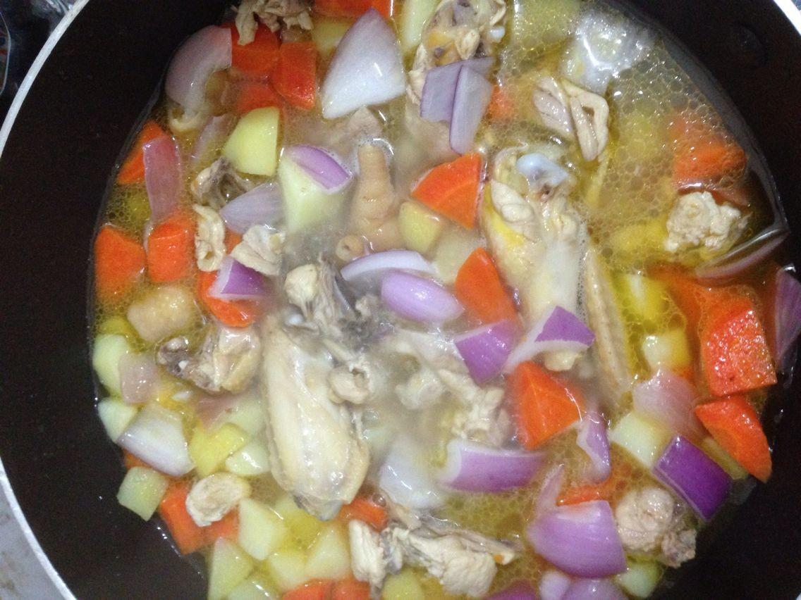 咖哩三黃雞燉土豆的做法 步骤3