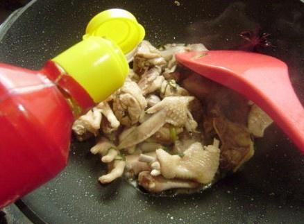 小雞燉蘑菇的做法 步骤7