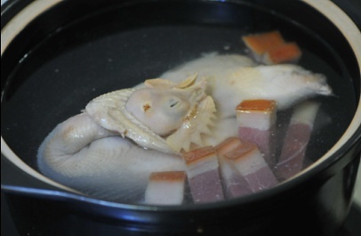 【金字美食廚房】土雞火腿養生煲的做法 步骤3
