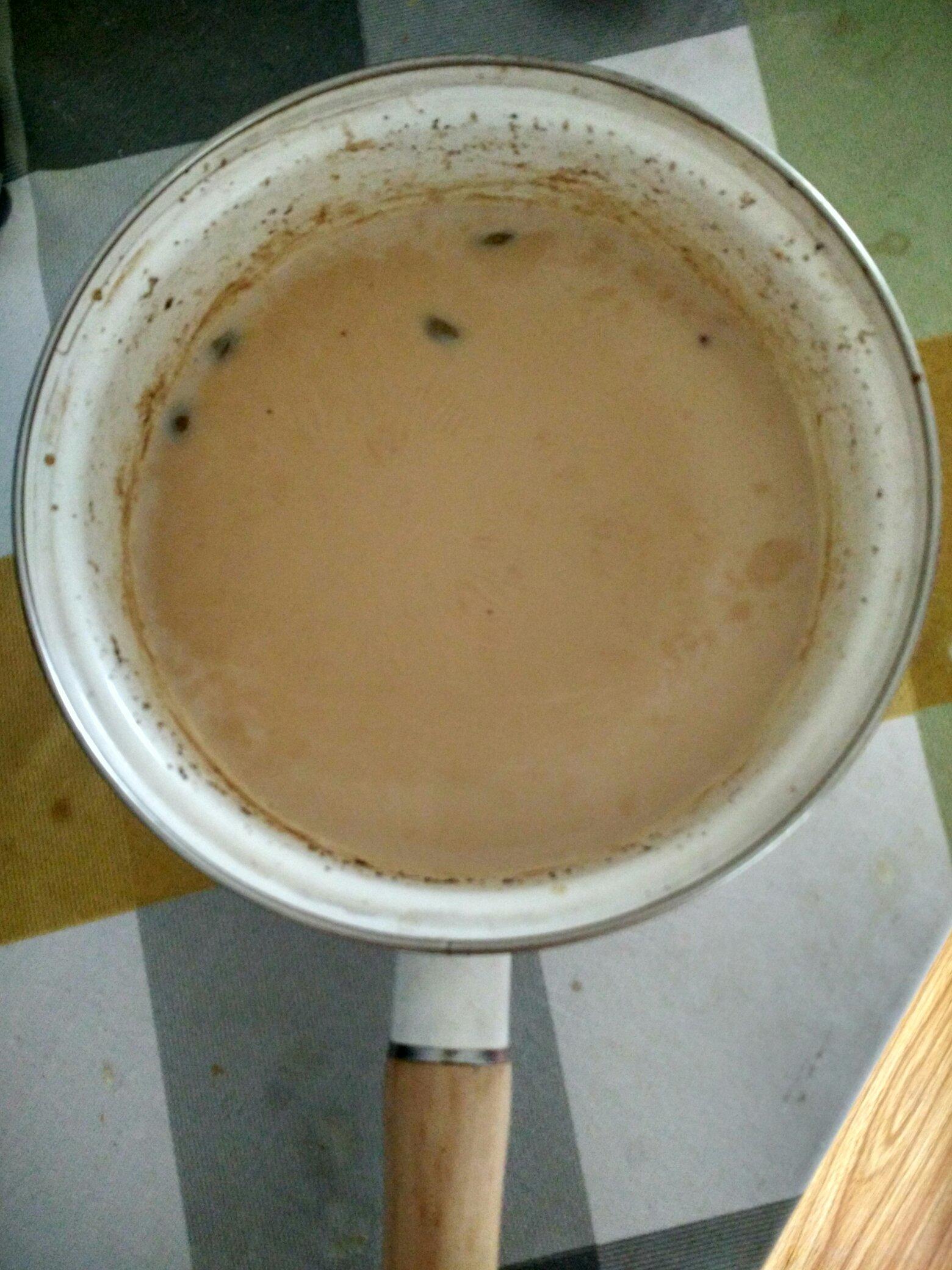 自制奶茶（快來看呀！口味近似統一牌阿薩姆奶茶）的做法 步骤3