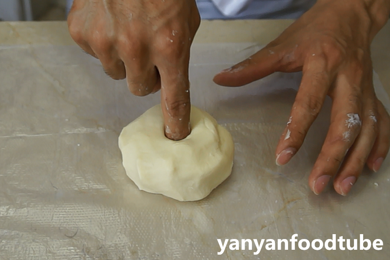 蛋黃酥 Danhuangsu的做法 步骤4