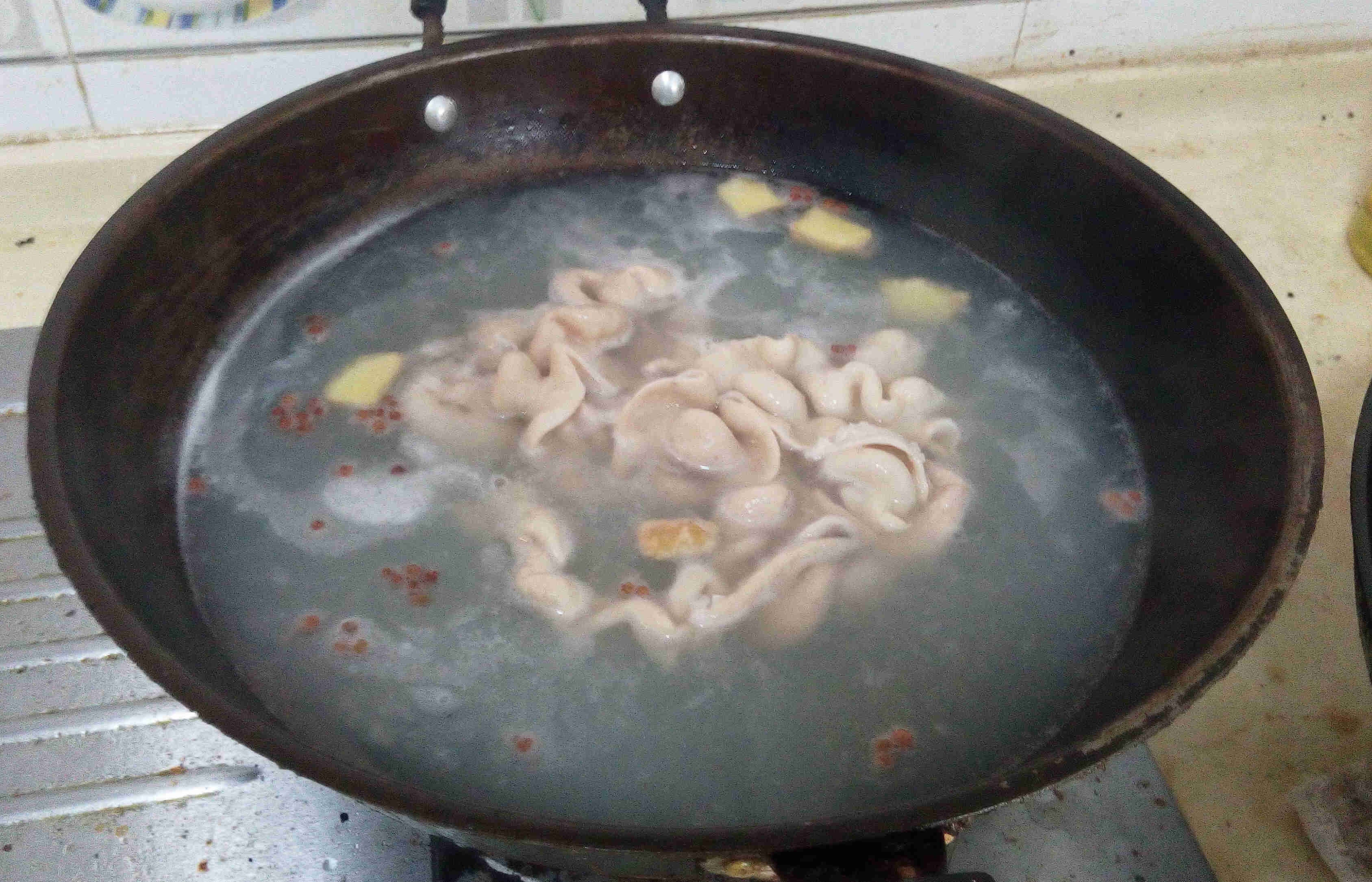 紅燒肥腸土豆（川香麻辣）的做法 步骤1