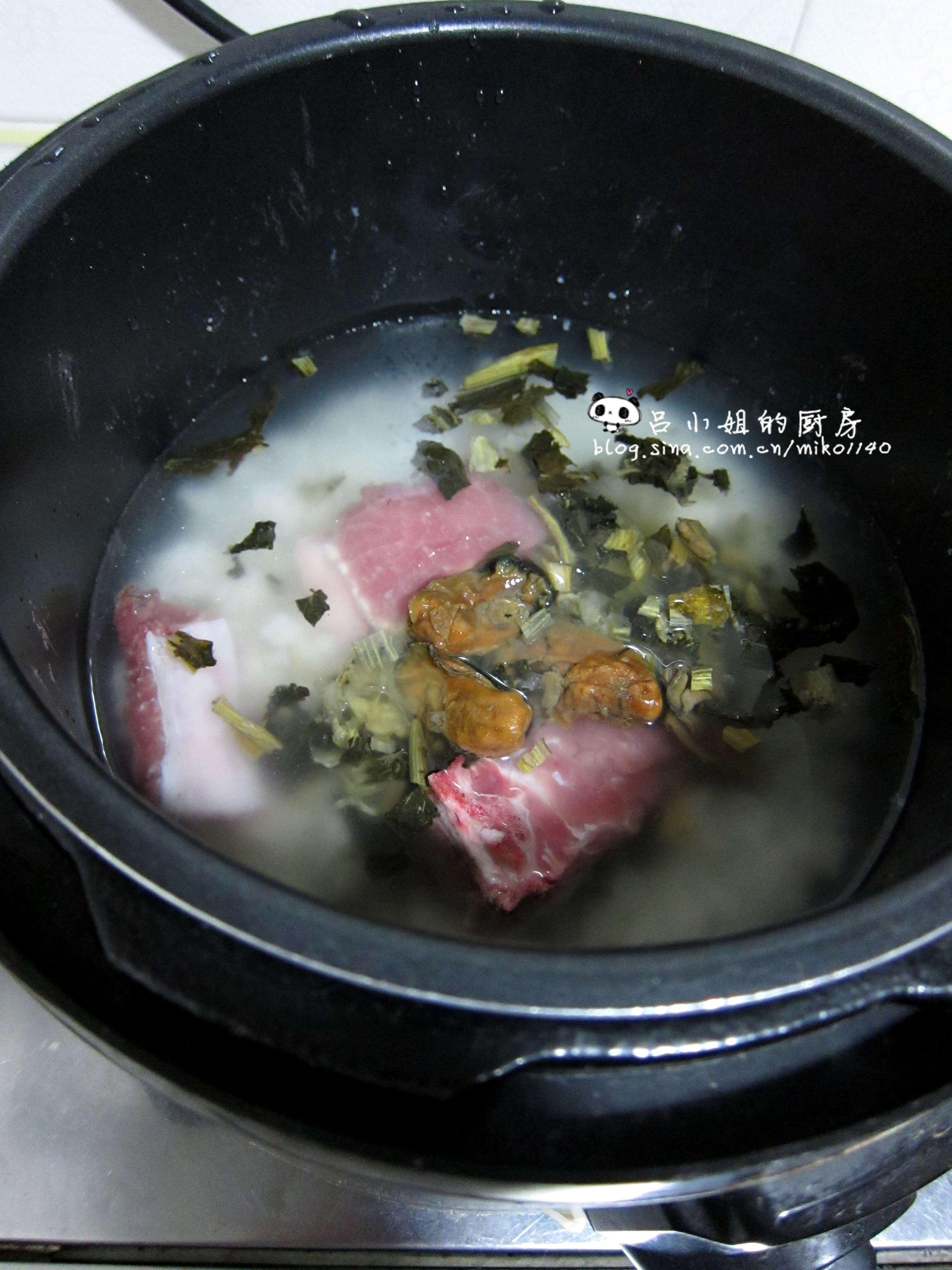 菜乾蠔豉鹹豬骨粥的做法 步骤4