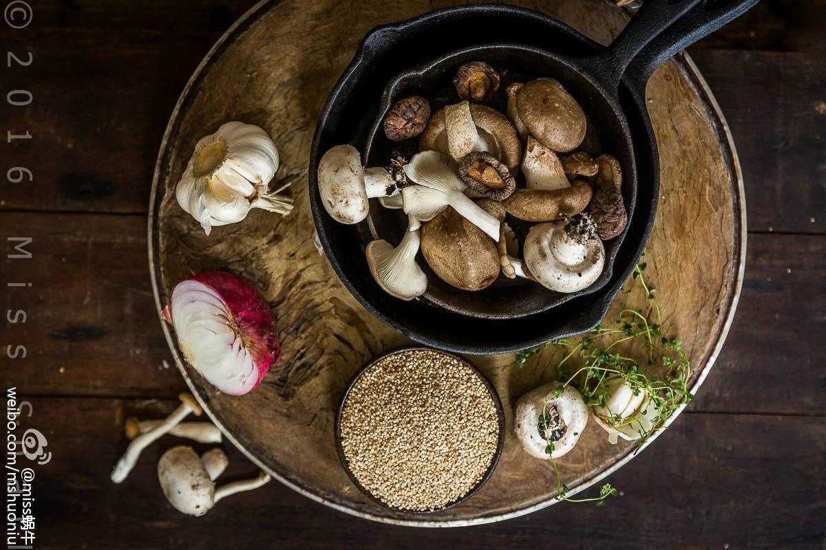 蘑菇義大利芹藜麥燉飯.Mushroom, parsley &quinoa risotto.的做法 步骤1
