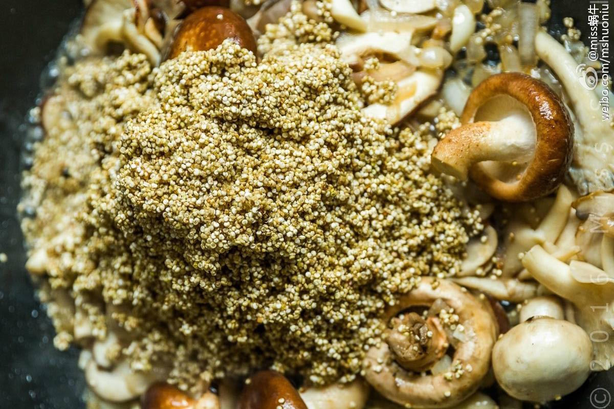 蘑菇義大利芹藜麥燉飯.Mushroom, parsley &quinoa risotto.的做法 步骤3