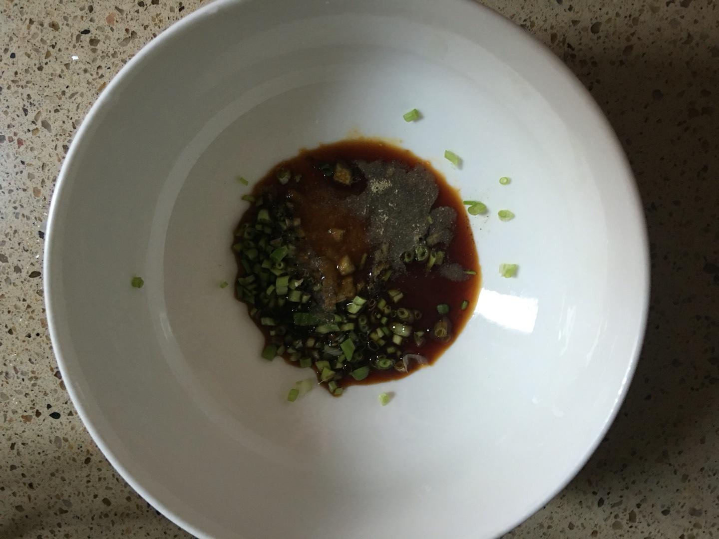 超級美味的蔥油湯麪的做法 步骤1