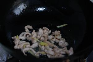 青椒肉絲炒麪的做法 步骤6
