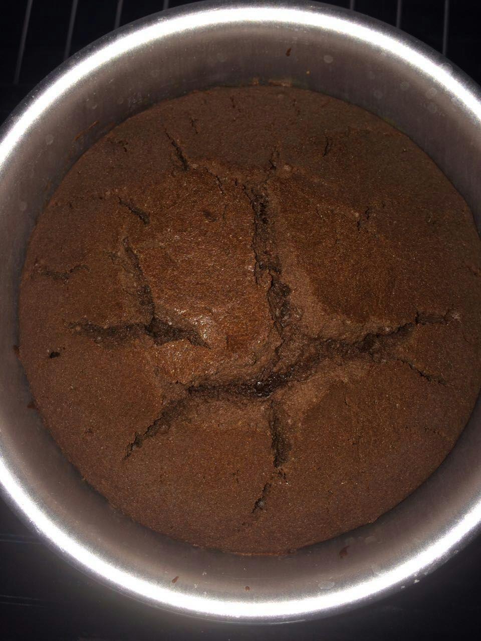 酸奶巧克力磅蛋糕 簡單的生日蛋糕的做法 步骤7