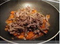 胡蘿蔔炒牛肉的做法 步骤7