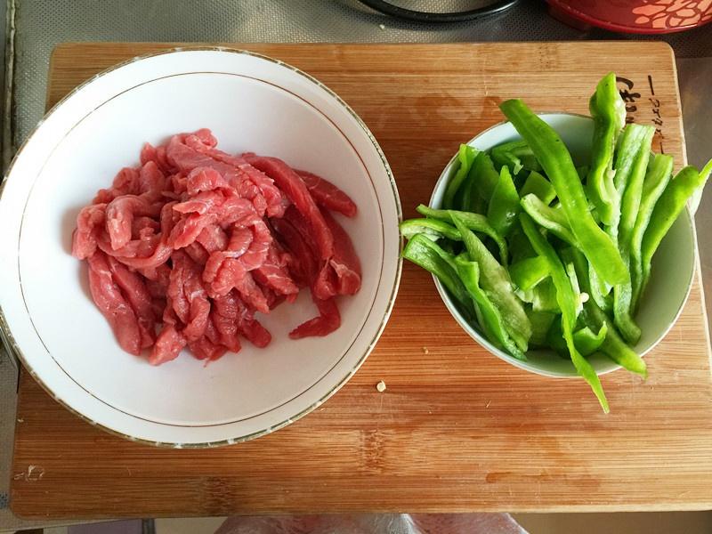 超級嫩的青椒牛肉絲的做法 步骤1