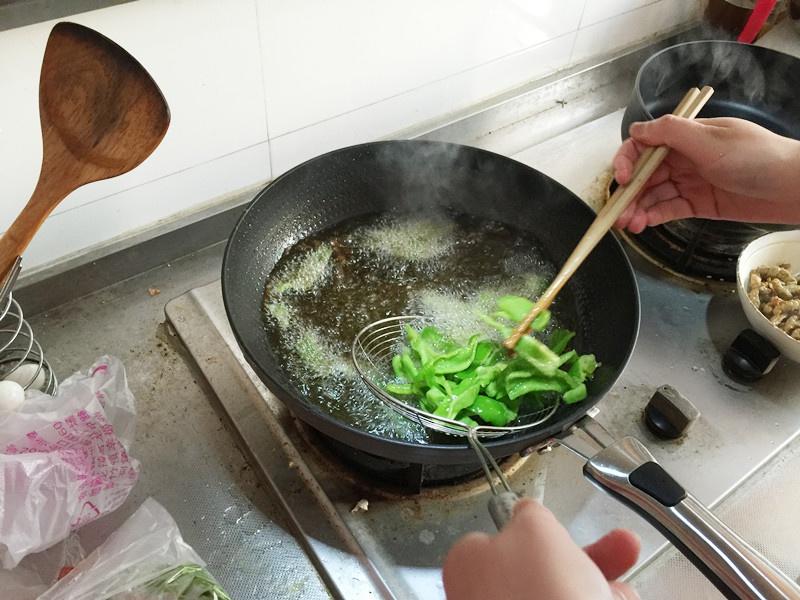 超級嫩的青椒牛肉絲的做法 步骤8
