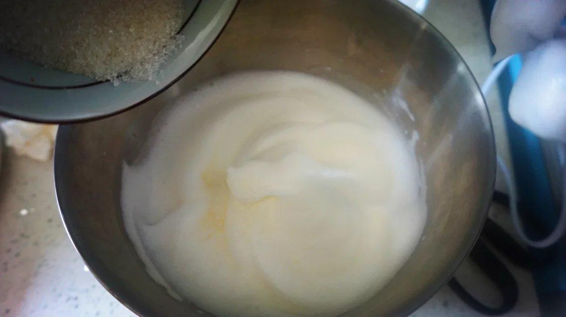 無油版紅豆酸奶蛋糕的做法 步骤7