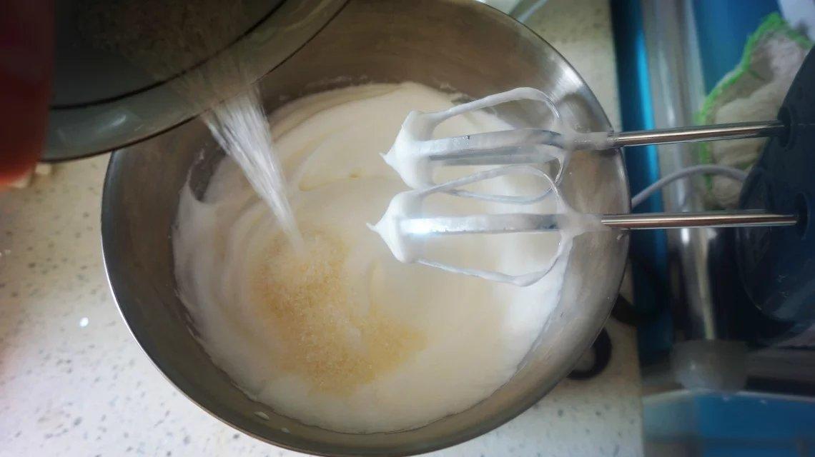 無油版紅豆酸奶蛋糕的做法 步骤8