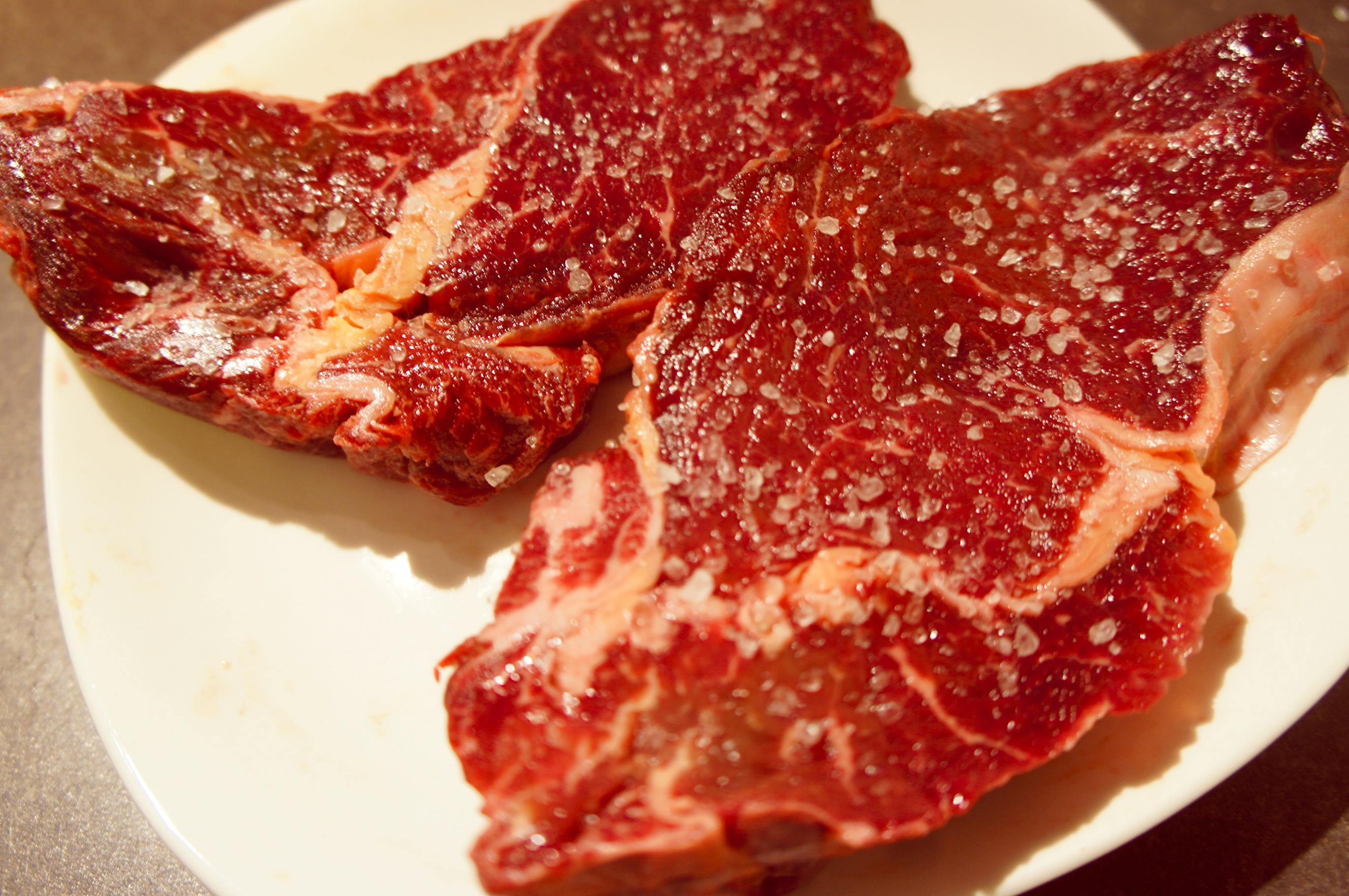 簡易煎牛排 (Turn Cheap Steak into Prime Steak Recipe )的做法 步骤1