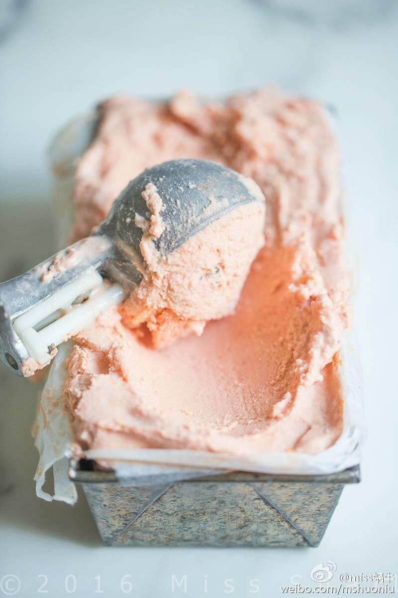 鮮蝦番茄冰淇淋配三文魚籽.Prawns with tomato ice cream.的做法 步骤4