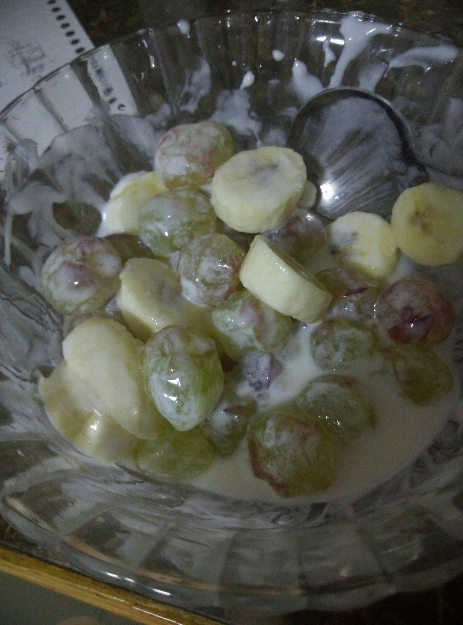 軟嫩水果拌酸奶的做法 步骤1