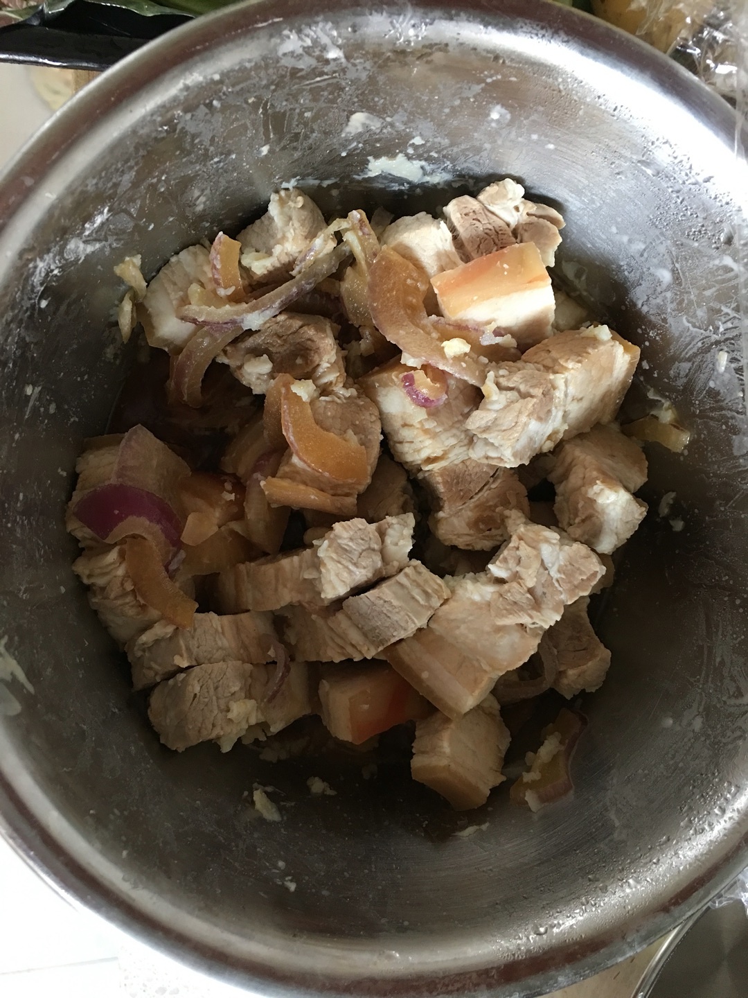 無油土豆豆角烤五花肉的做法 步骤1