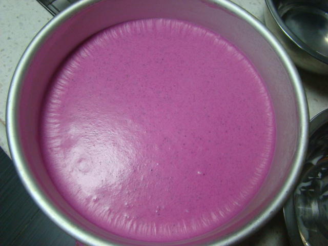 那一抹誘人的粉紅——母親節蛋糕：紅心火龍果酸奶慕斯搭櫻花果凍的做法 步骤16
