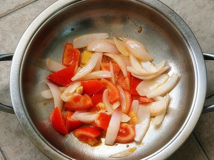 番茄牛腩蓋澆飯的做法 步骤3
