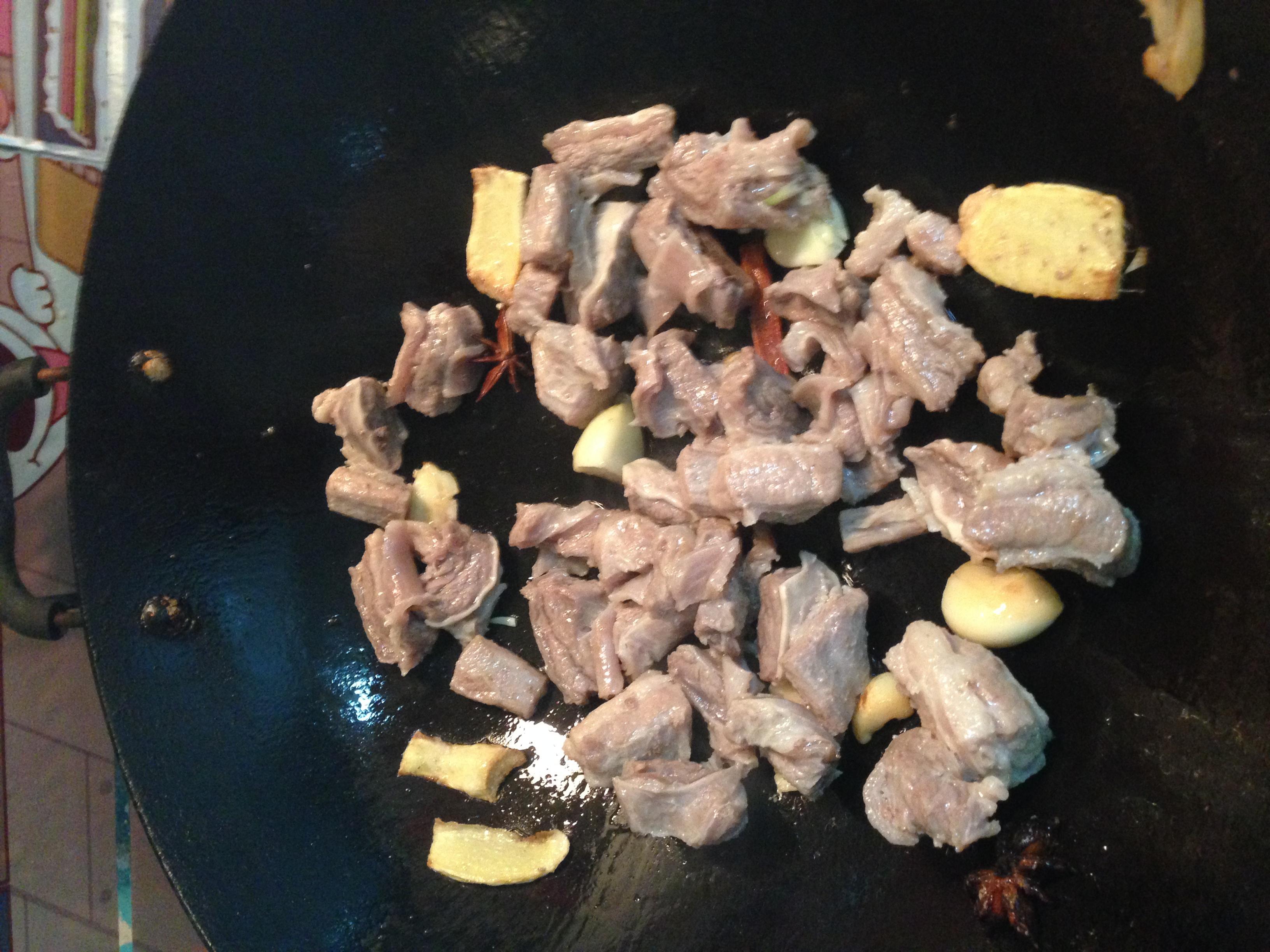蘿蔔牛腩煲（無柱候醬無高壓鍋無沙煲版）的做法 步骤2