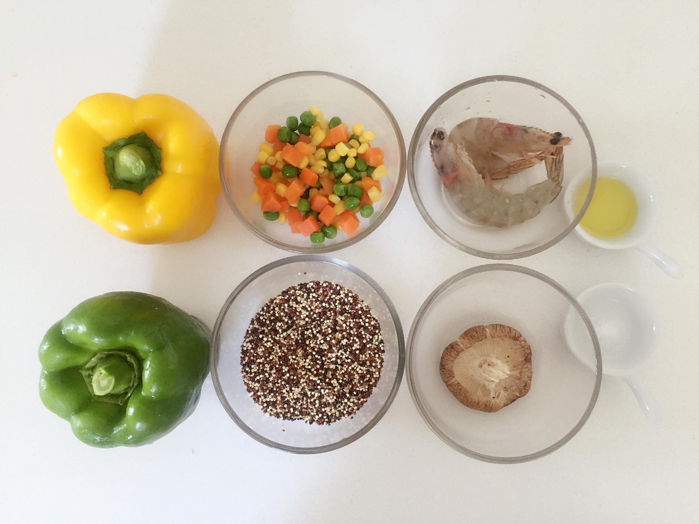 寶寶輔食：「自帶飯盒」彩椒藜麥盅—給寶貝提供足夠的優質蛋白質和各種礦物質，增強抵抗力。的做法 步骤1