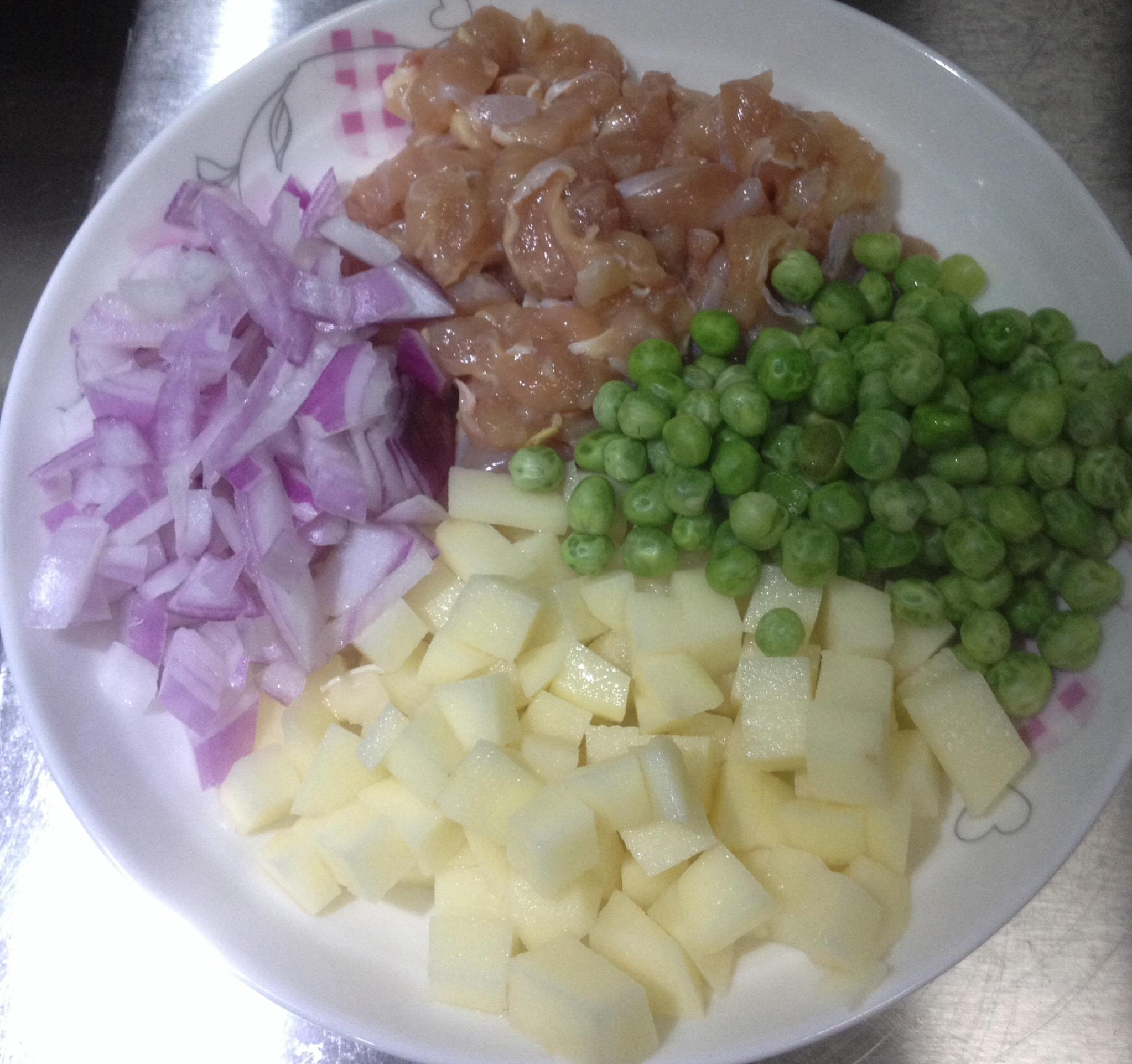 燜飯（雞腿肉，土豆，洋蔥，青豆一鍋燴）的做法 步骤1