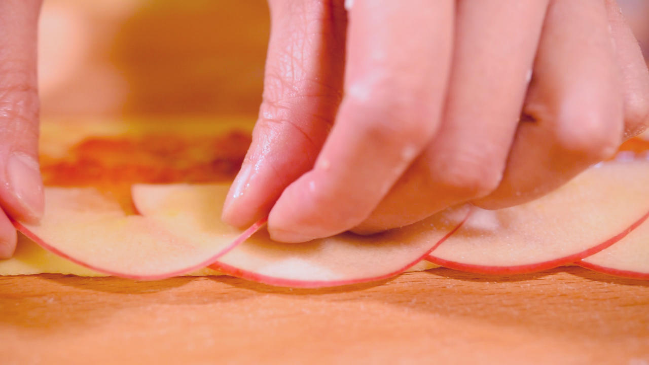 可能是世界上最浪漫的蘋果卷的做法 步骤11