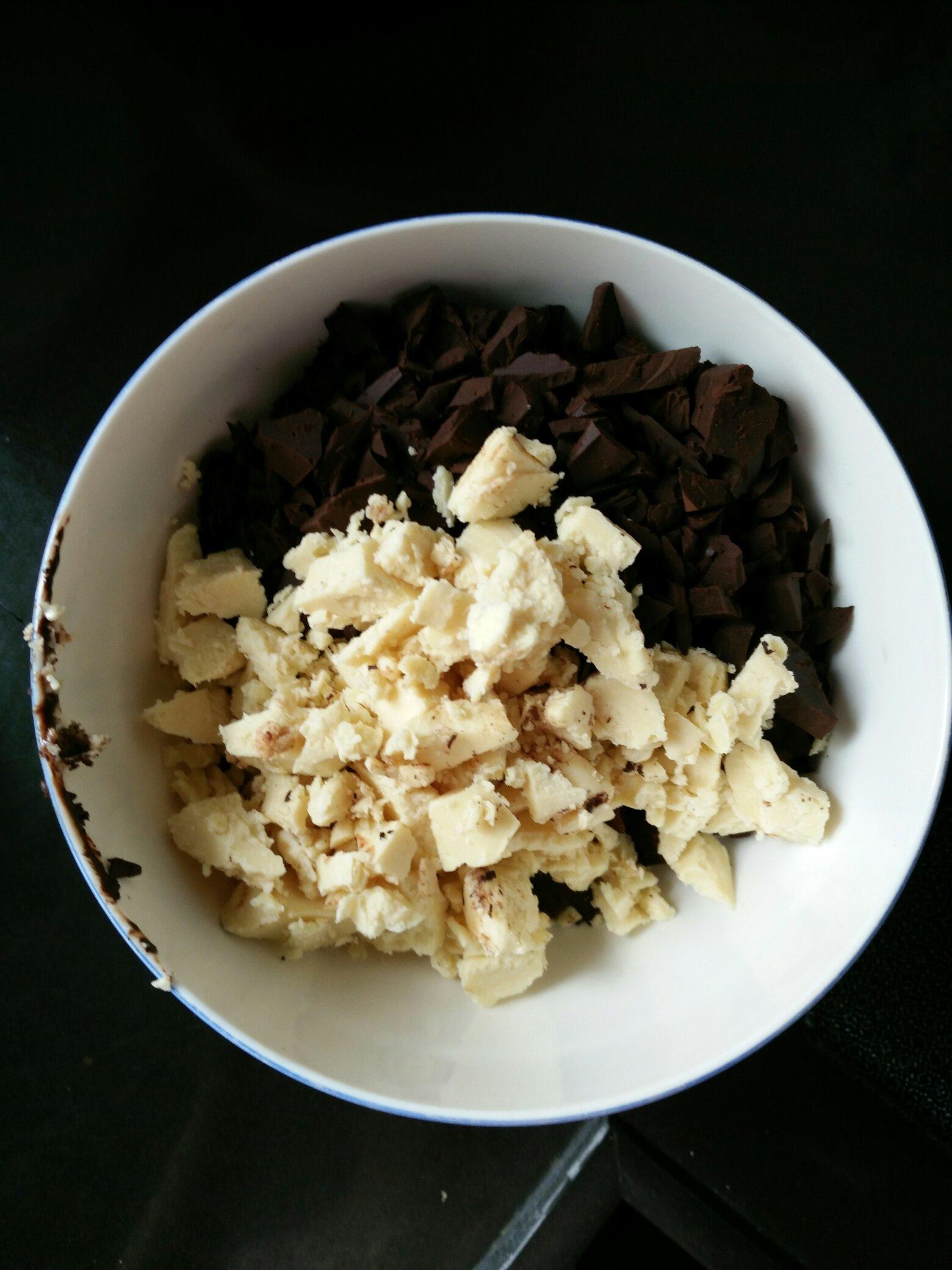 手工黑巧克力——可可液塊自制（70％左右）巧克力（可用做烘焙或直接當零食吃）的做法 步骤1