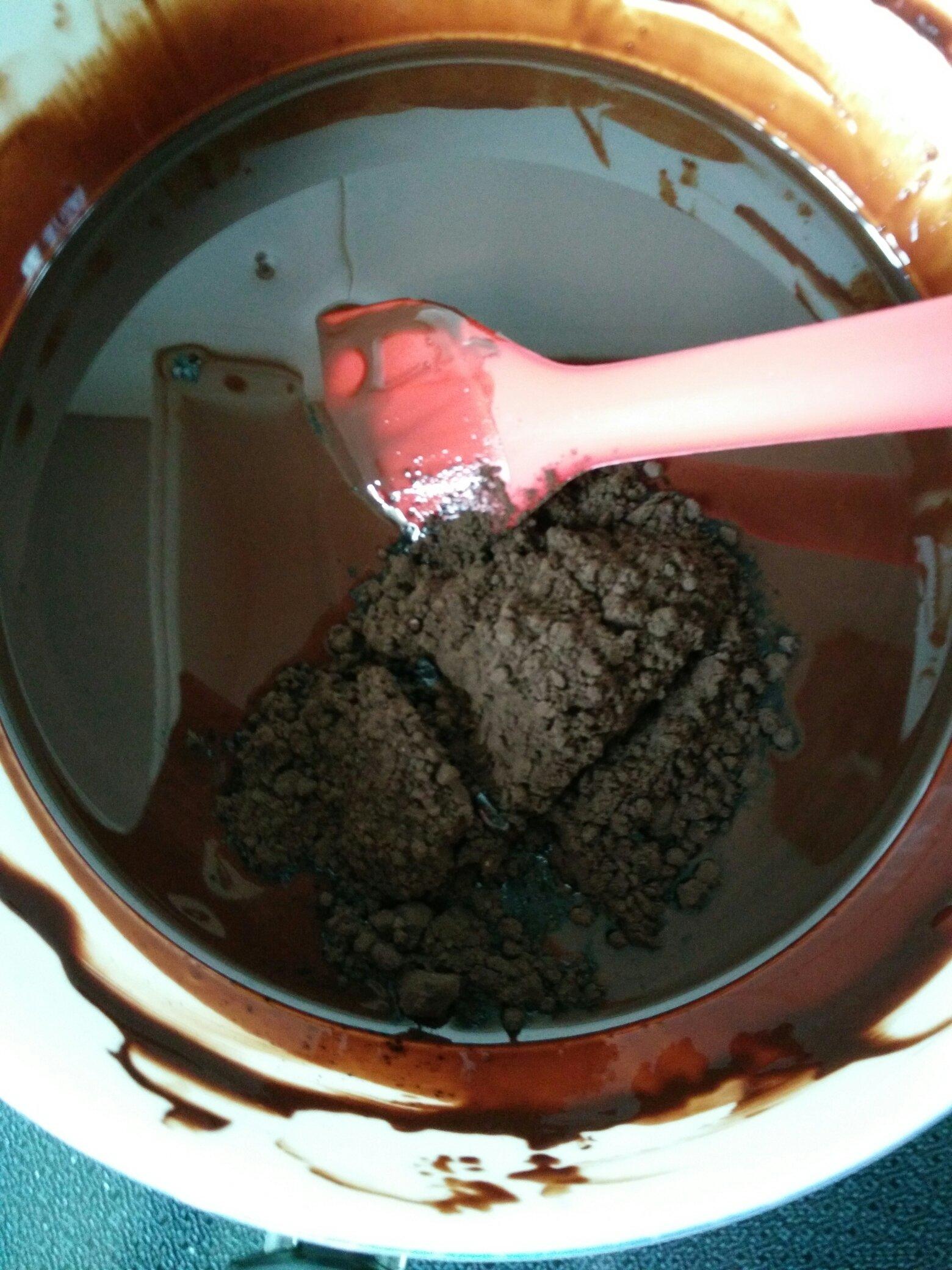 手工黑巧克力——可可液塊自制（70％左右）巧克力（可用做烘焙或直接當零食吃）的做法 步骤2